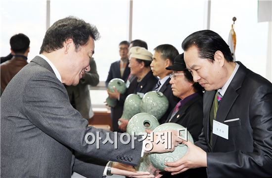 [포토]이낙연 전남도지사, 문화상 시상