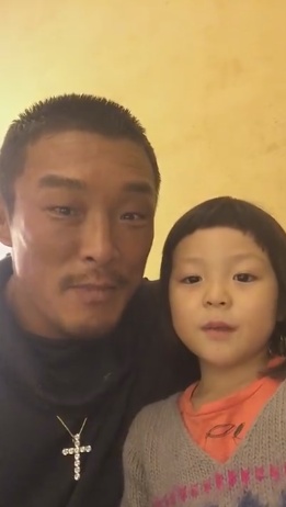 추성훈 추사랑 크리스마스 인사 동영상 캡처 / 추사랑 페이스북 캡처