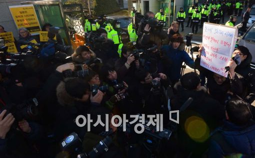 [포토]한일 외교장관 회담 앞두고 '시끌벅적' 