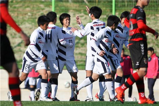 세레소 U-18팀, 한일 최강 교류전서 포항에 승
