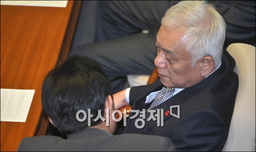 [포토]이야기하는 김한길·전병헌
