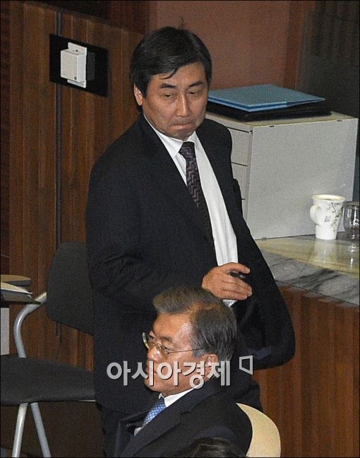 [포토]문재인 대표 바라보는 이종걸 원내대표