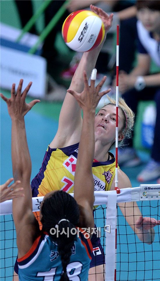 [포토]테일러, '위에서 아래로 강타'