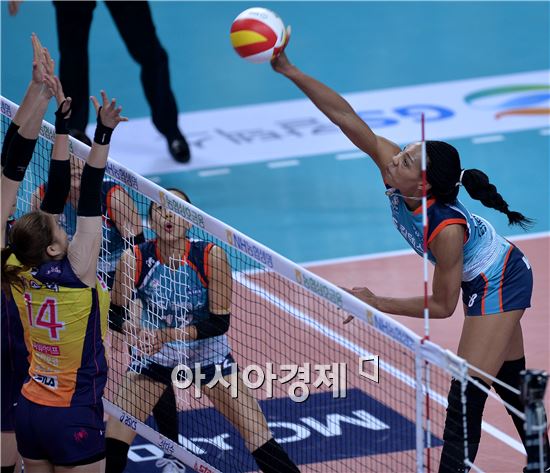 [포토]캣벨, '블로킹 위에서 강타'