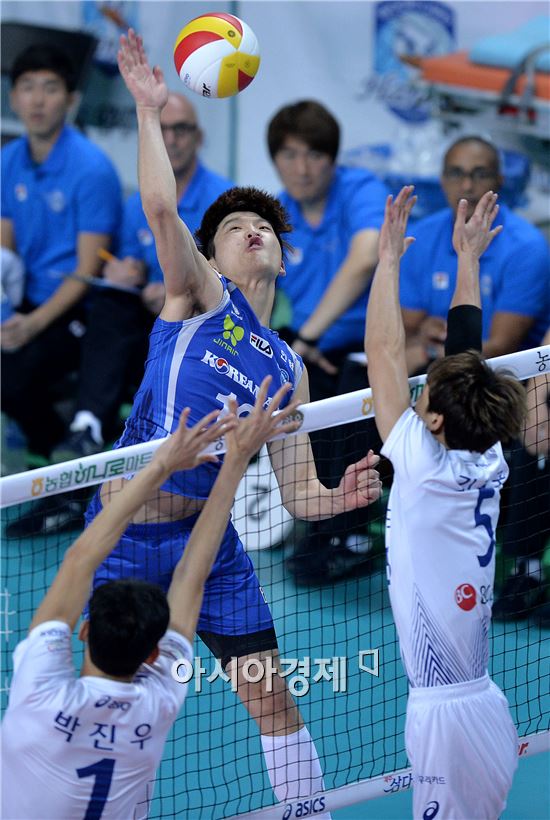 [포토]정지석, '과감하게 때린다'