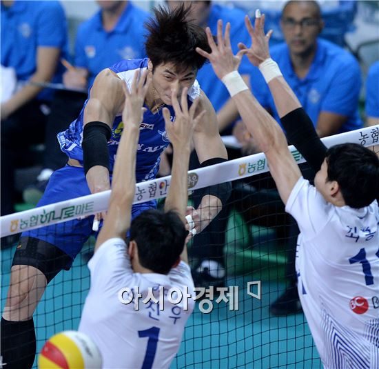 [포토]김학민, '공은 이미 지나갔어'