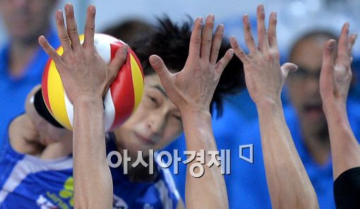 [포토]블로킹에 막힌 김학민의 강타