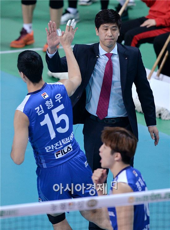 [포토]김종민 감독, '블로킹 좋았어'