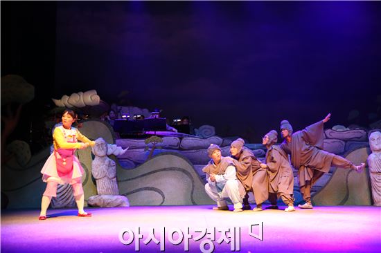 어린이 국악체험 뮤지컬 ‘얼씨구나 벌떡, 와불와불’