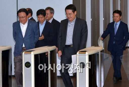 표정 관리하는 삼성…사장들 "평소와 다름 없는 분위기"