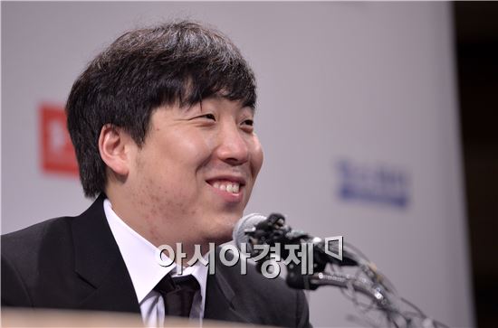 [포토]김현수, '웃음이 멈추지 않아요'