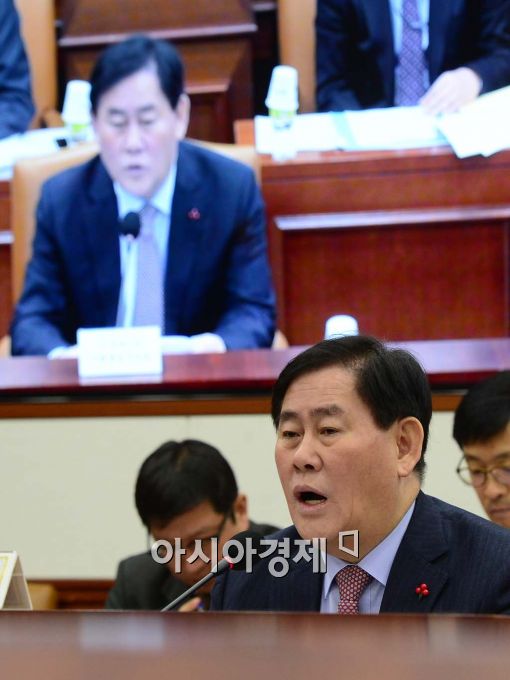 최경환 "기업구조조정 당사자에 고통분담시키겠다"