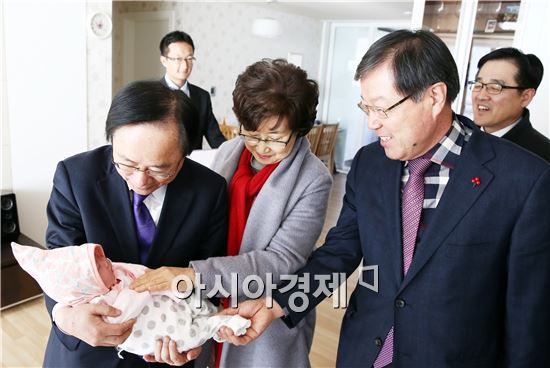 이주영 국회의원 등 해남방문, 획기적 출산정책“감동” 