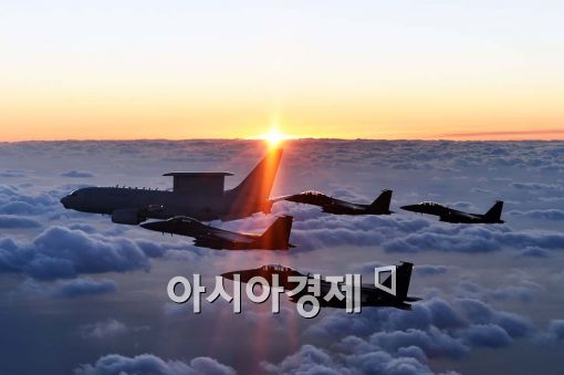 [포토]떠오르는 태양과 대한민국 공군 