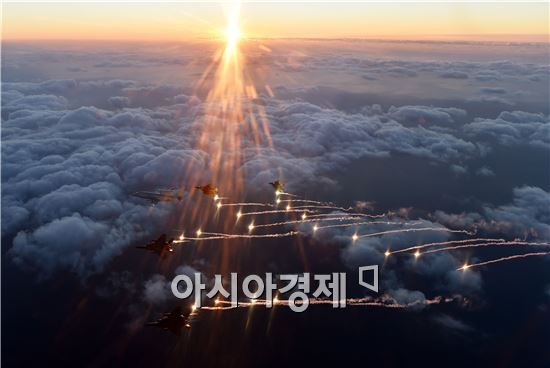 새해 초계비행 나선 F-15K 전투기 더 강해졌다