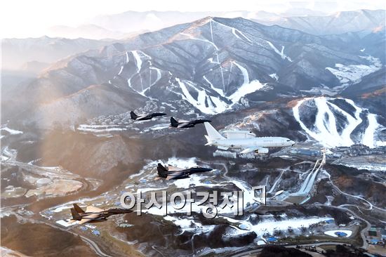 새해 초계비행 나선 F-15K 전투기 더 강해졌다