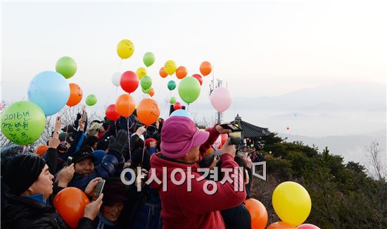 [포토]새해 금당산 해맞이 인파
