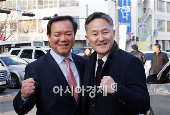 이형석(광주북구을)후보, 표창원 소장과 프리허그 진행