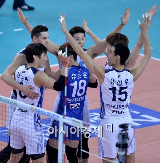 [포토]환호하는 대한항공 선수단