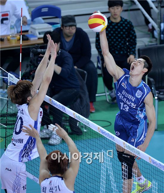 [포토]최귀엽, '귀엽지 않은 강 스파이크'