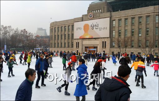 서울광장 스케이트장 또 운영 중단… 이유는?