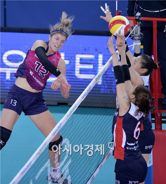 [포토]테일러, '블로킹 뚫어버리면 그만!'