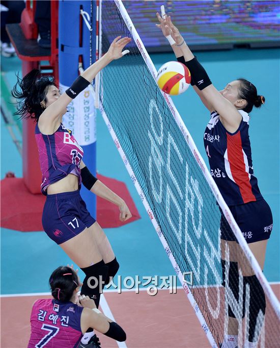 [포토]이재영, '블로킹을 피해'