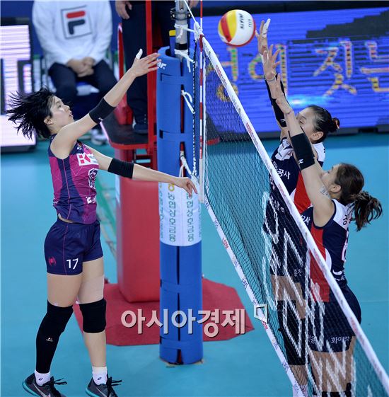 [포토]팁 공격 시도하는 흥국생명 이재영