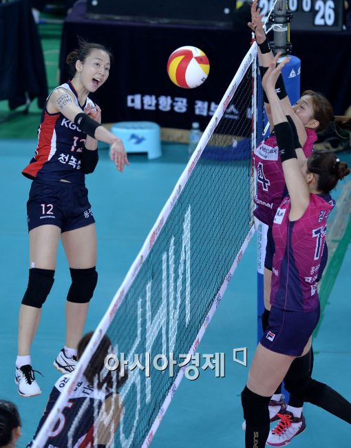 [포토]백목화, '온 힘을 모아서 강타'