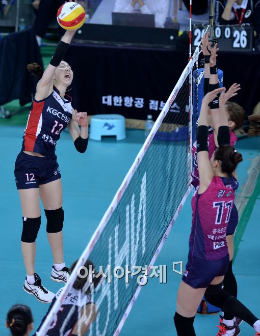 [포토]백목화, '온 힘을 모아서 강타'