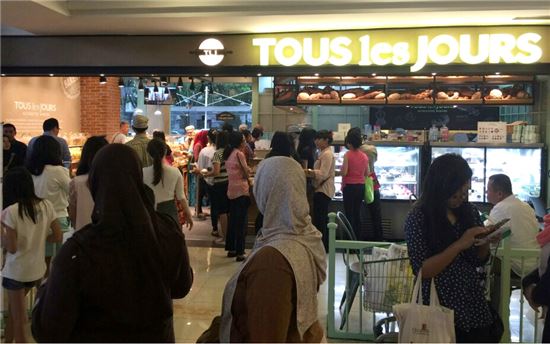 CJ푸드빌이 인도네시아 남부의 행정·관광 도시 보고르에 뚜레쥬르 인도네시아 19호점인 '보타니 스퀘어점'을 열었다.
