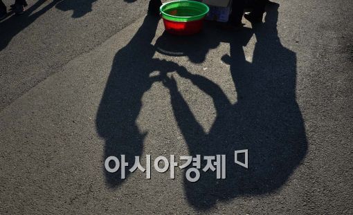 [포토]떡국 한 그릇에 따뜻한 온기 담아 