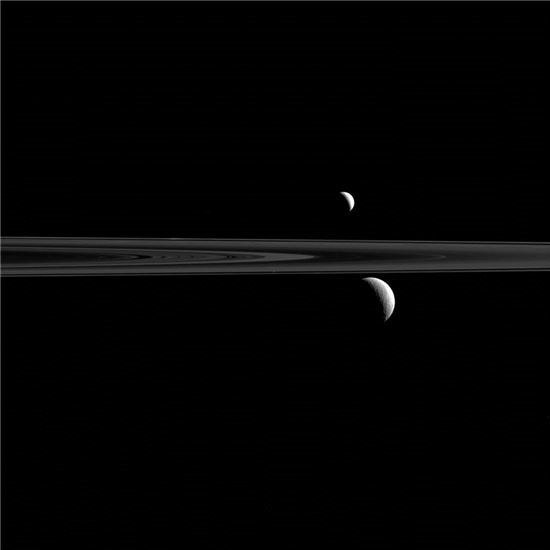 [스페이스]토성의 위성…엔켈라두스와 레아