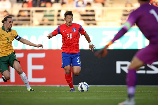 카타르戰 부상투혼 황희찬, ‘차범근 축구상’받은 될성부른 떡잎