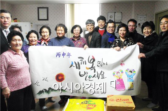광주시 광산구 신흥동 사회단체는  경로당 방문으로 새해를 시작했다.