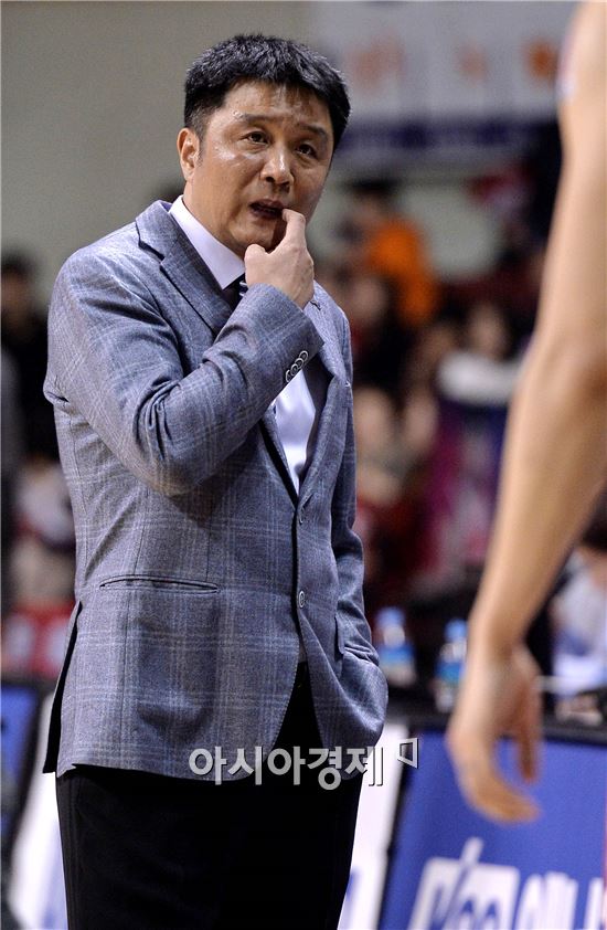 [포토]유도훈 감독, '7연패 어떡하지'