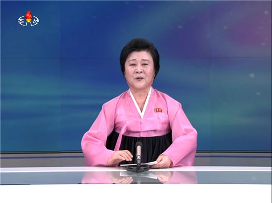 이날 낮 12시30분(평양시간 낮 12시) 조선중앙TV를 통해 발표한 정부 성명에서 "조선노동당의 전략적 결심에 따라 주체105(2016)년 1월6일 10시 주체조선의첫 수소탄 시험이 성공적으로 진행되었다"고 밝혔다.