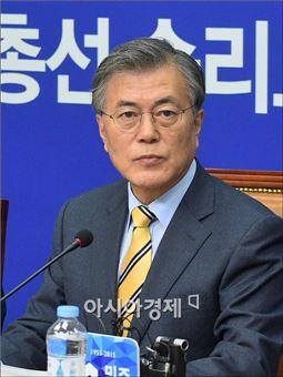 [포토]심각한 표정의 문재인 대표