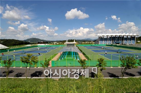 순창군이 대한테니스협회 및 한국초등테니스연맹이 주최하는 국제 및 전국테니스대회 4개 대회를 유치해 스포츠마케팅 실력을 과시하고 있다.
