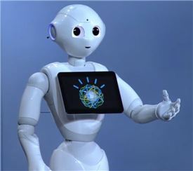 IBM과 소프트뱅크가 함께 제작한 로봇 '페퍼'