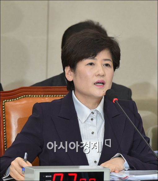 [포토]답변하는 강은희 여성부 장관 후보자