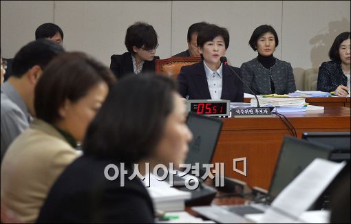 [포토]답변하는 강은희 장관 후보자