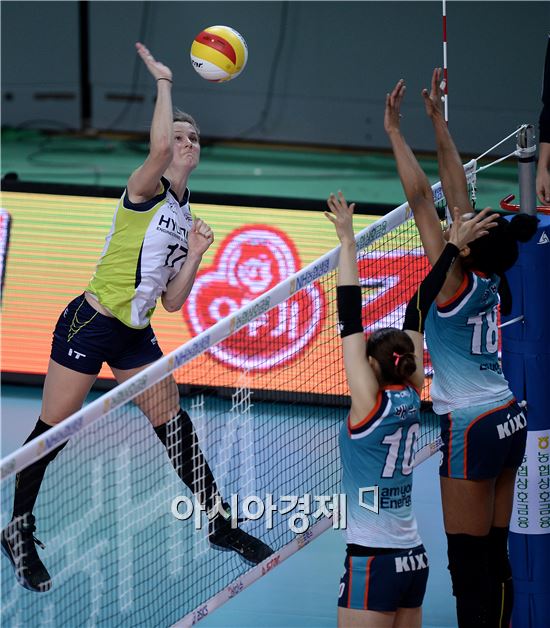 [포토]에밀리, '사정없이 강스파이크'