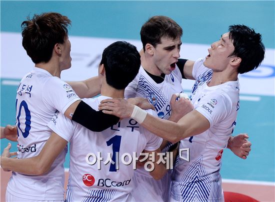 [포토]알렉산더, '우리카드의 구제주 될까'