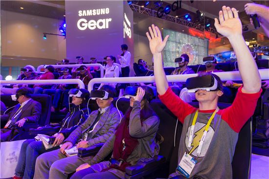 [2016, VR 원년]오큘러스·소니·HTC…쏟아지는 VR
