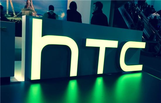 HTC, 주력폰 '원 M9' 발열 논란에 매출 급락