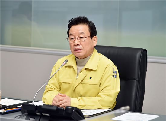 [포토]안전처 장관 "북핵 사태 악화에 대비 철저해야" 