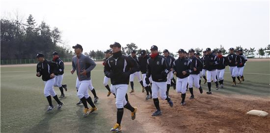 <야구·축구 등 각종 선수단이 전남 보성에 전지훈련 캠프를 마련해 지역경제에 활기를 불러 넣어주고 있다.>