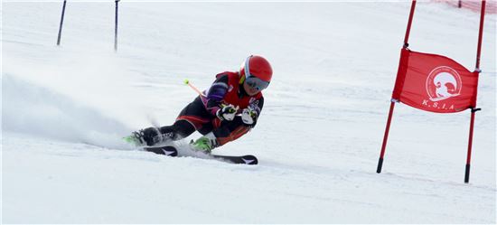 스키지도자연맹회장배 여자부 1위 박지윤