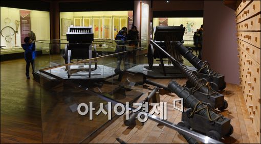 [포토]전쟁기념관 전쟁역사실 리모델링 재개관